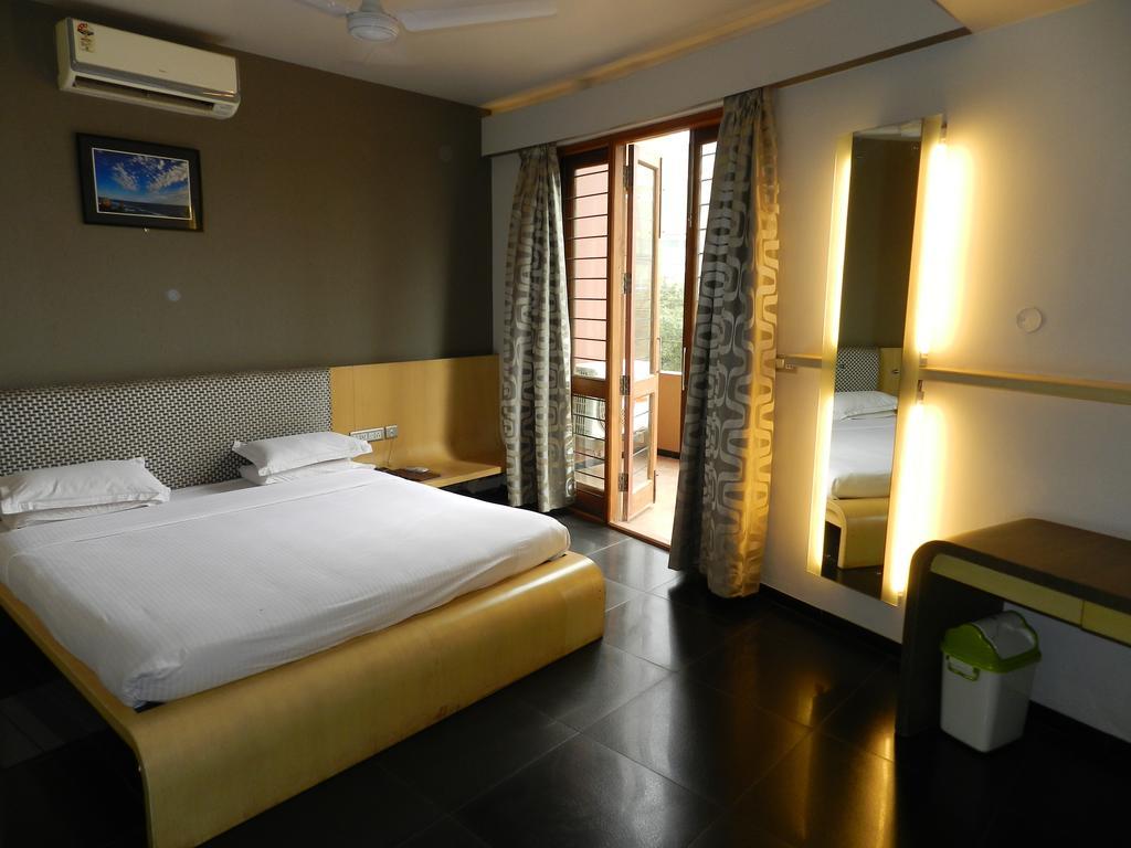 Toranagallu Hotel Rock Regency חדר תמונה